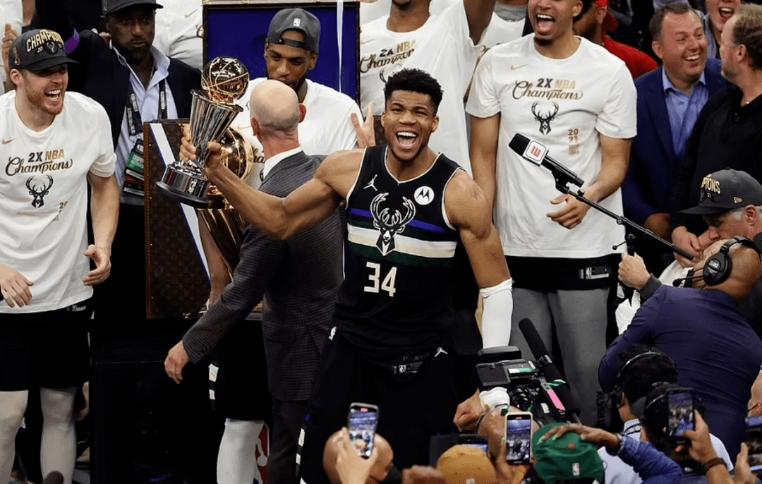 米兰官网密尔沃基雄鹿训练开放日；今晚伤情更新引欢呼；德甲在即；球探报告显示潜力的简单介绍